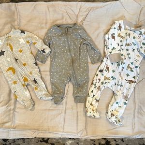 Lot of 3 zipper sleepers. Newborn